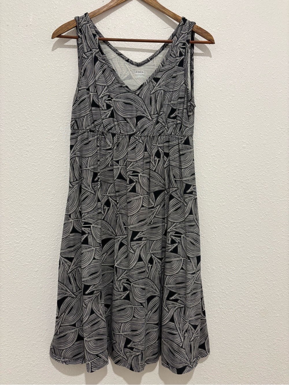 a.n.a Black & White Sleeveless V-Neck Midi Dress